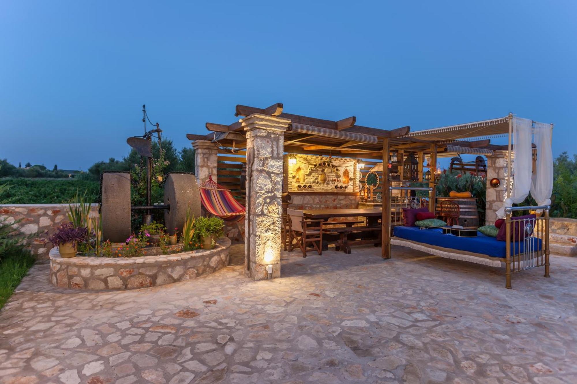 Vila Agro Art Boutique & Luxury - Two Art With Pools, Unique Decors, And A Treehouse Option By Mana Gers